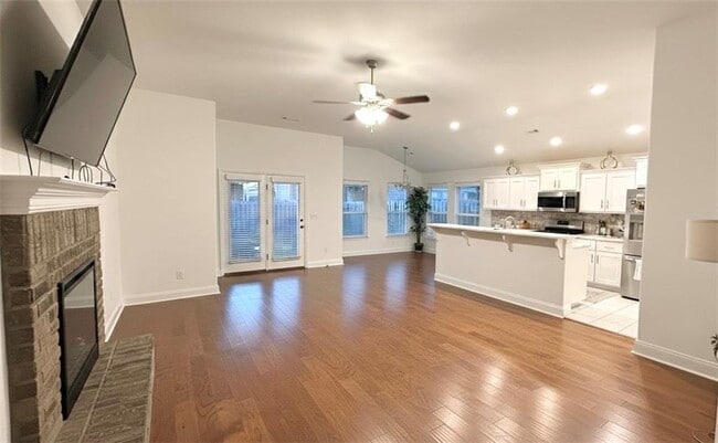 Photo - 5909 NW Hoover St