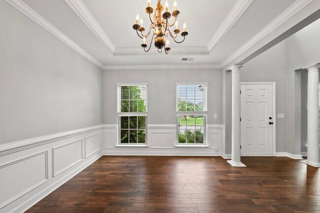 Photo - 1004 Crinoline Ln