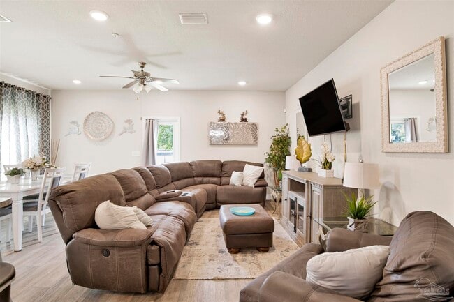 Photo - 6001 Royal Port Ct