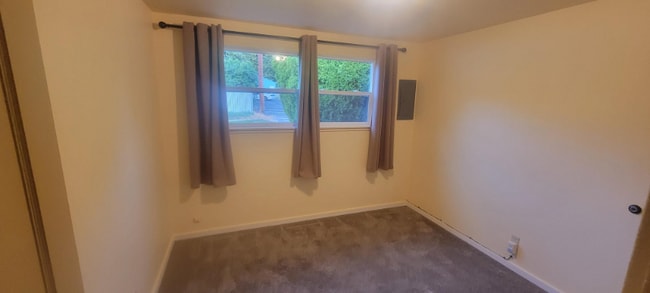 Photo - 922 Gellatly St