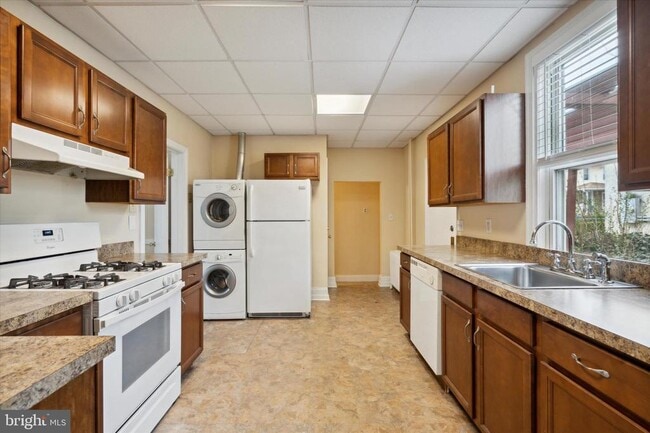 Photo - 535 East Ave
