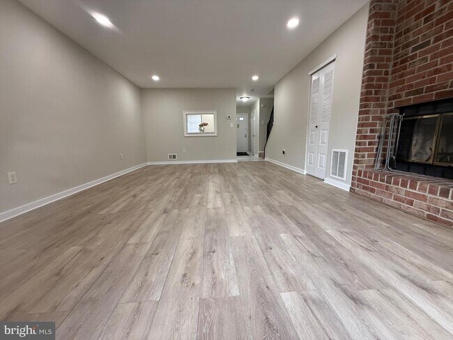 Photo - 6 Wosniak Ct