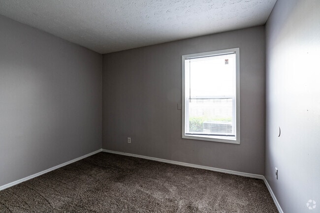 2BR, 1BA - 826SF - Primary Bedroom - River Retreat Apartments