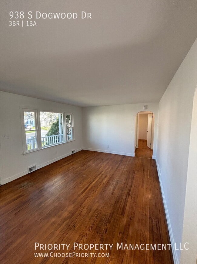 Photo - 938 S Dogwood Dr