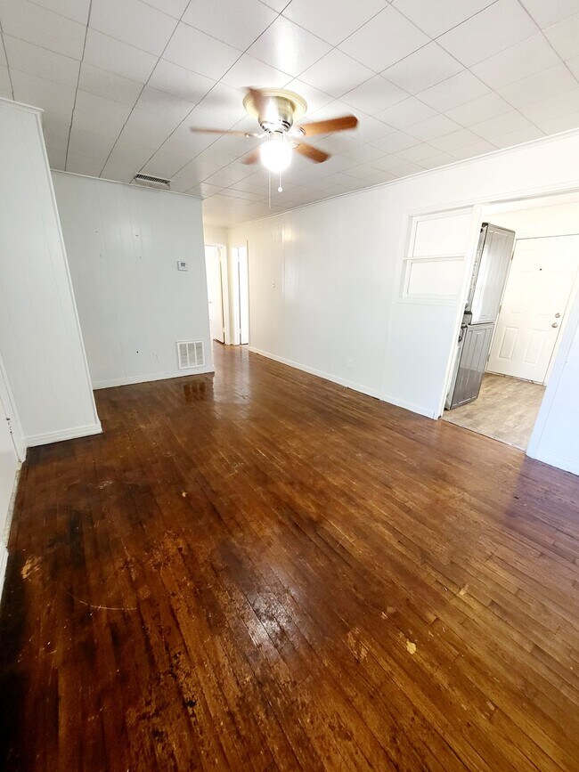 Photo - 127 20th Plz