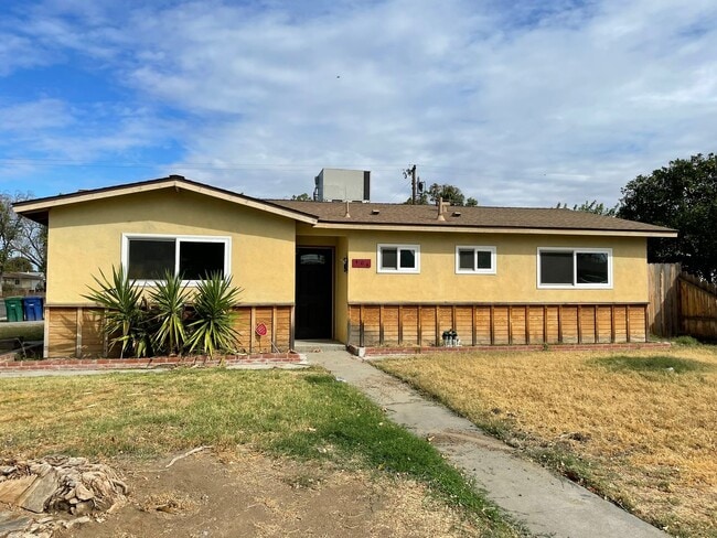 Charming 3-Bedroom, 2-Bath Home – Availabl... - Charming 3-Bedroom, 2-Bath Home – Availabl...