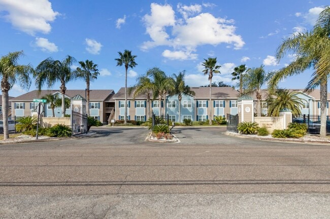 Building Photo - Coastal Condo Living in Gated Fernandina B... Unit G8