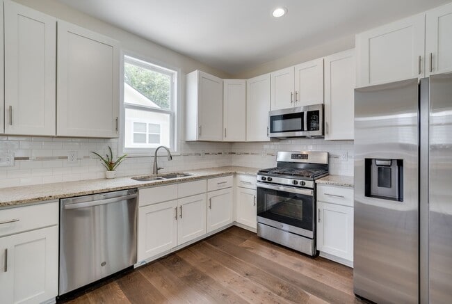 Photo - Beautiful 3bd/2.5ba Two-Story Home Built i...