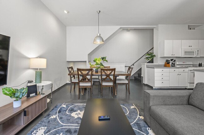 Photo - 160 E Berkeley St Unit ID1343276P