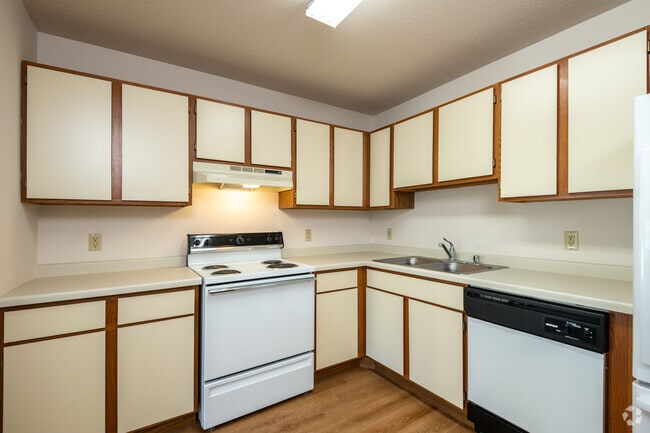 1 BR, 1 BA - 600SF