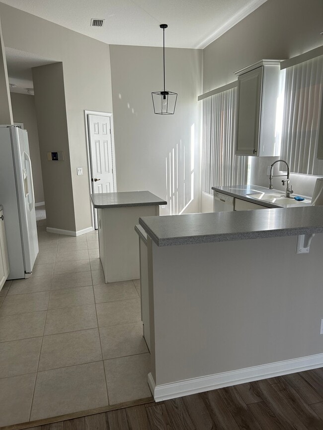 Building Photo - 637 Tangelo Cir SW
