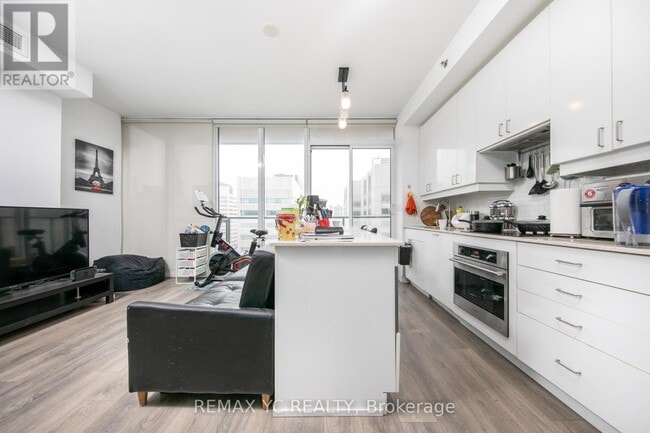 Photo - 426 University Ave Unit 2610