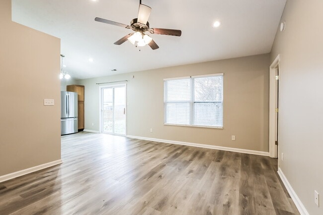 Photo - 5842 Kiah Ct