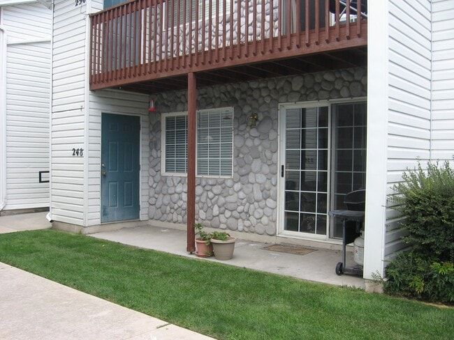 Building Photo - 248 400 N