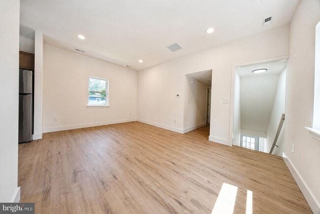 10 Myrtle Ave
