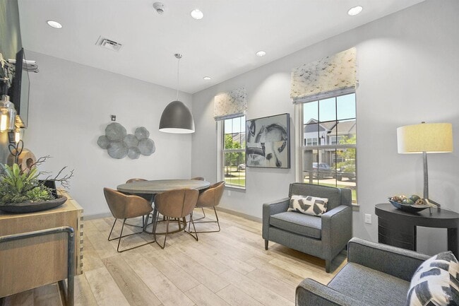 Photo - Midtown Pointe Apartments