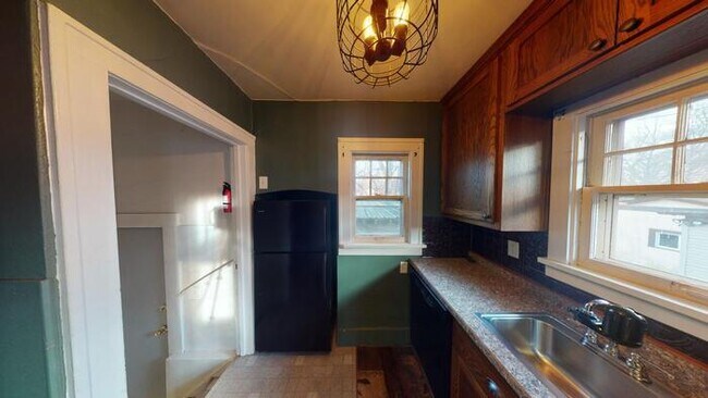 Photo - 611 N 2nd St House