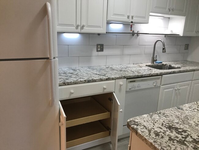 Photo - 5815 Rexford Dr Unidad K