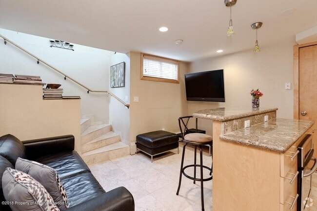 Building Photo - 333 W Main St Unit B Rental