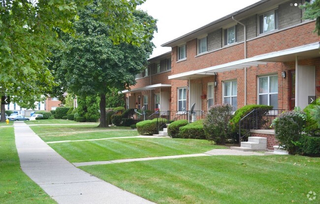 Building Photo - Stratford Villa - Oak Park, MI Rental