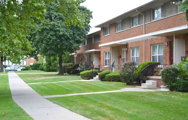 Building Photo - Stratford Villa - Oak Park, MI Rental