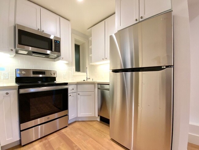 Photo - REMODELED 1BR in Haight! Yard Access. IN-UNIT LAUNDRY! DISHWASHER! Unit 1444C