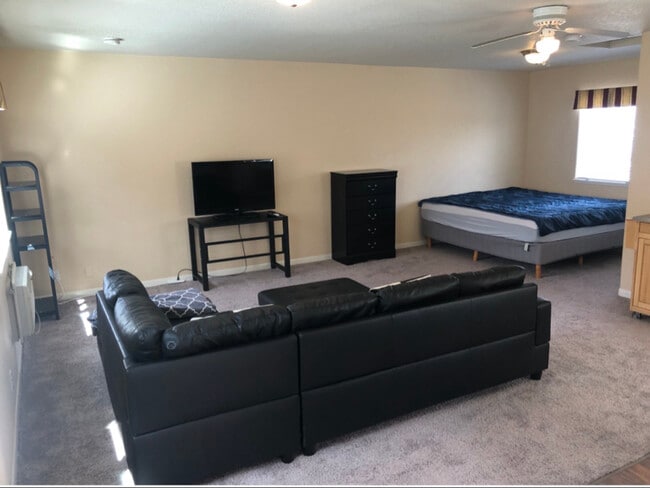 Building Photo - 1 NE Park Ln