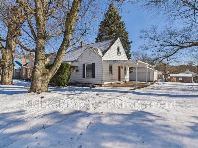 Building Photo - 871 Kennebec Ave