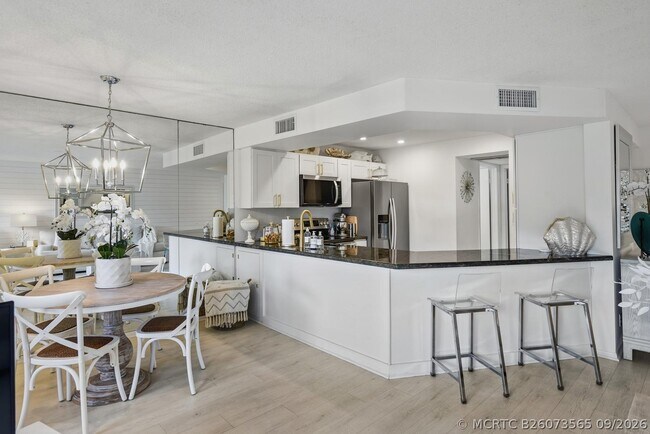 1605 S US Hwy 1 Unit V2-203