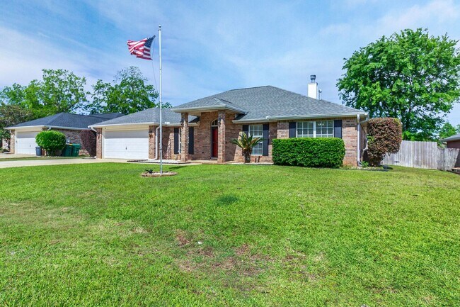 Photo - 4 Bedroom with a pool in Crestview!!!