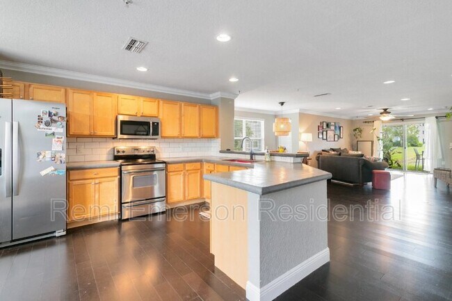 Photo - 5800 Lake Pointe Village Cir Unidad #601