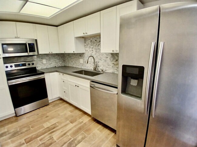 Photo - 5951 Wellesley Park Dr Unit 201