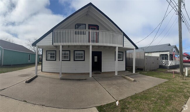 Building Photo - 315 Magnolia Blvd Rental