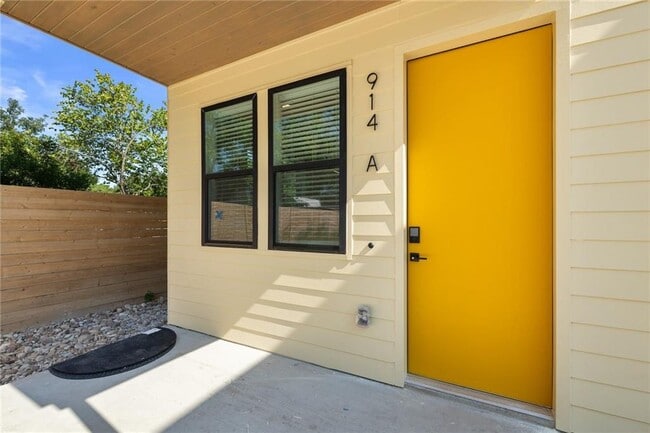 Photo - 914 Taulbee Ln