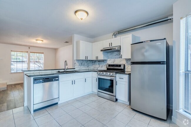 Building Photo - 1411 Gracy Farms Ln Rental