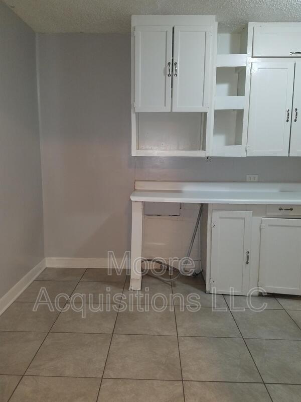 Photo - 221 Leonard Dr