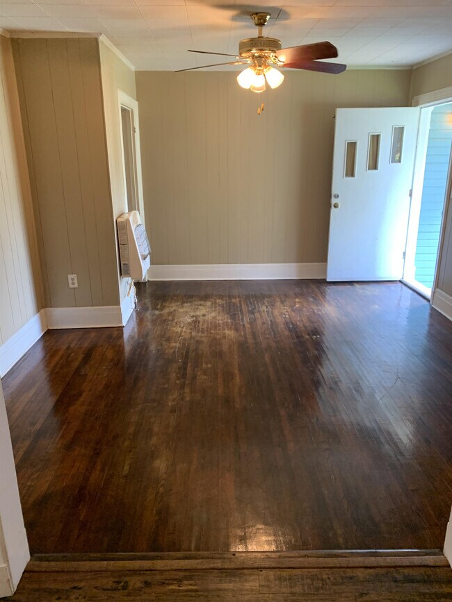 Photo - 233 Dampeer St