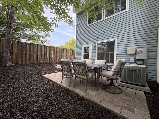 Photo - 2853 Middleboro Dr