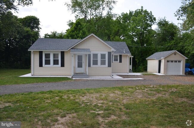 Building Photo - 6912 Mackson Dr Rental
