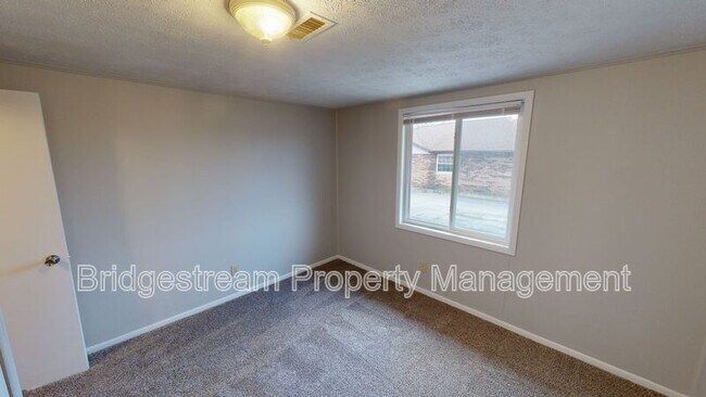 Photo - 852 Randler Ave