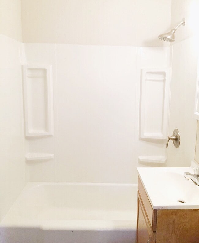 Photo - 496 Maryland Ave W