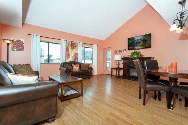 Building Photo - 50 S Common St Unit 507