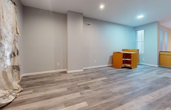 Photo - 929 N St Bernard St