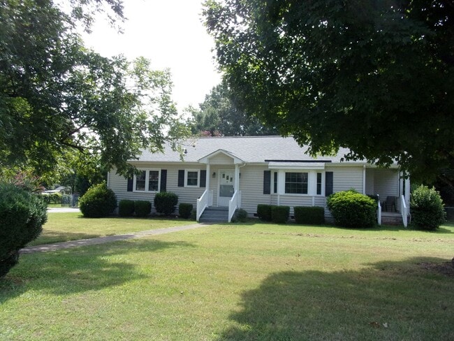 Building Photo - 130 Bailey Ave