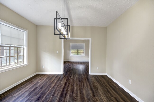 Photo - 306 Morris St