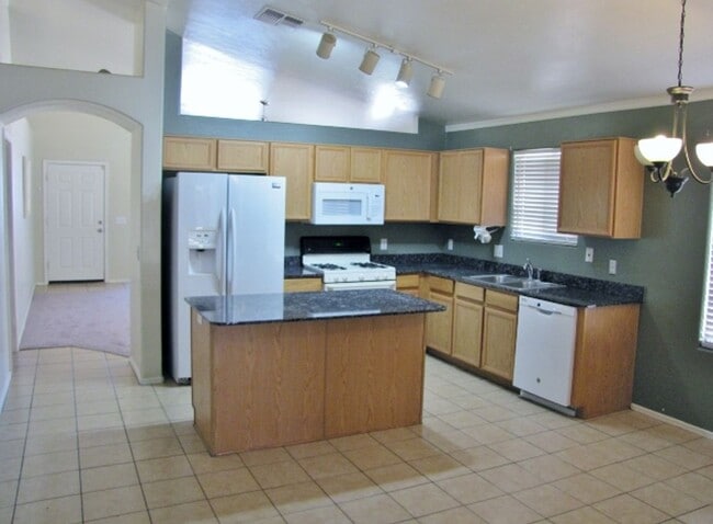 Photo - 4BR/2BA/2CG, 1889 sq.ft. in Copper Point subdivision, Sierra Vista, AZ