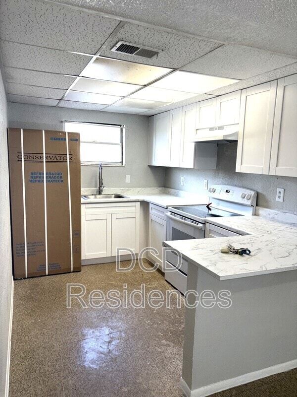 Building Photo - 5504 Pine Forest Ct Unit 206