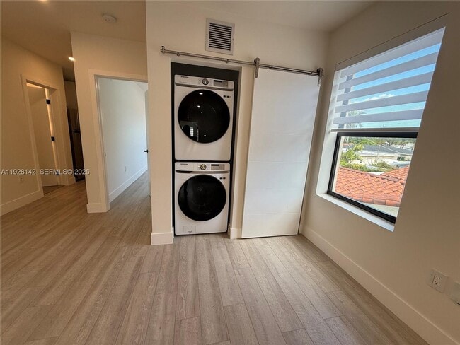 Photo - 1721 SW 13th St Unit 4