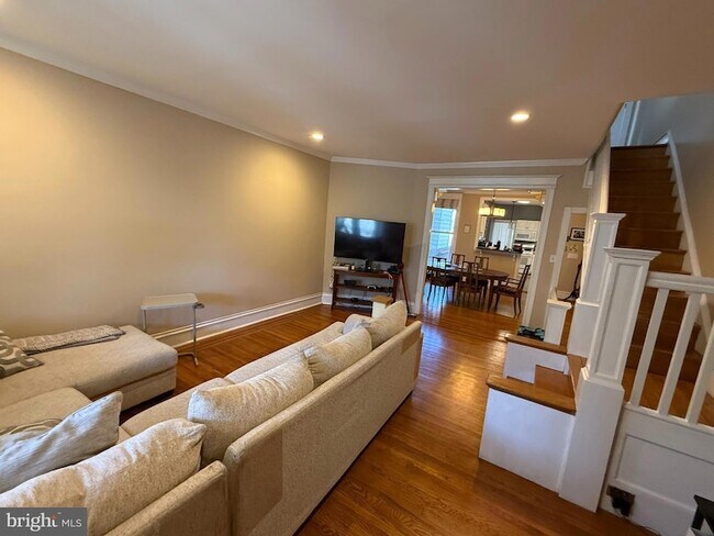 Photo - 3368 Vaux St