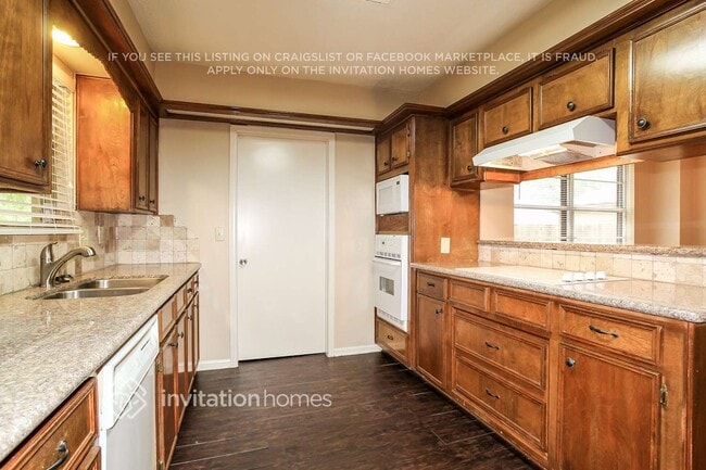 Photo - 5318 Woodville Ln